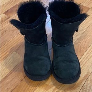 Girls Size 1 Black Bailey Button Ugg Boots
